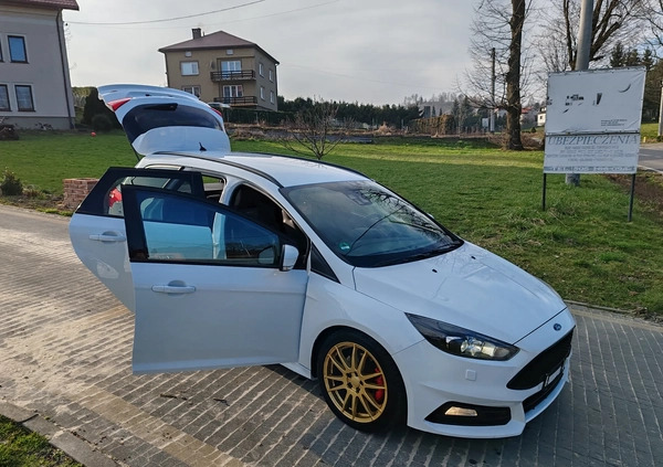 Ford Focus cena 53999 przebieg: 170977, rok produkcji 2015 z Wolbrom małe 781